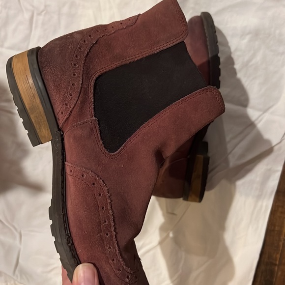 Beautiful Italian suede deep pink boots - Picture 4 of 5